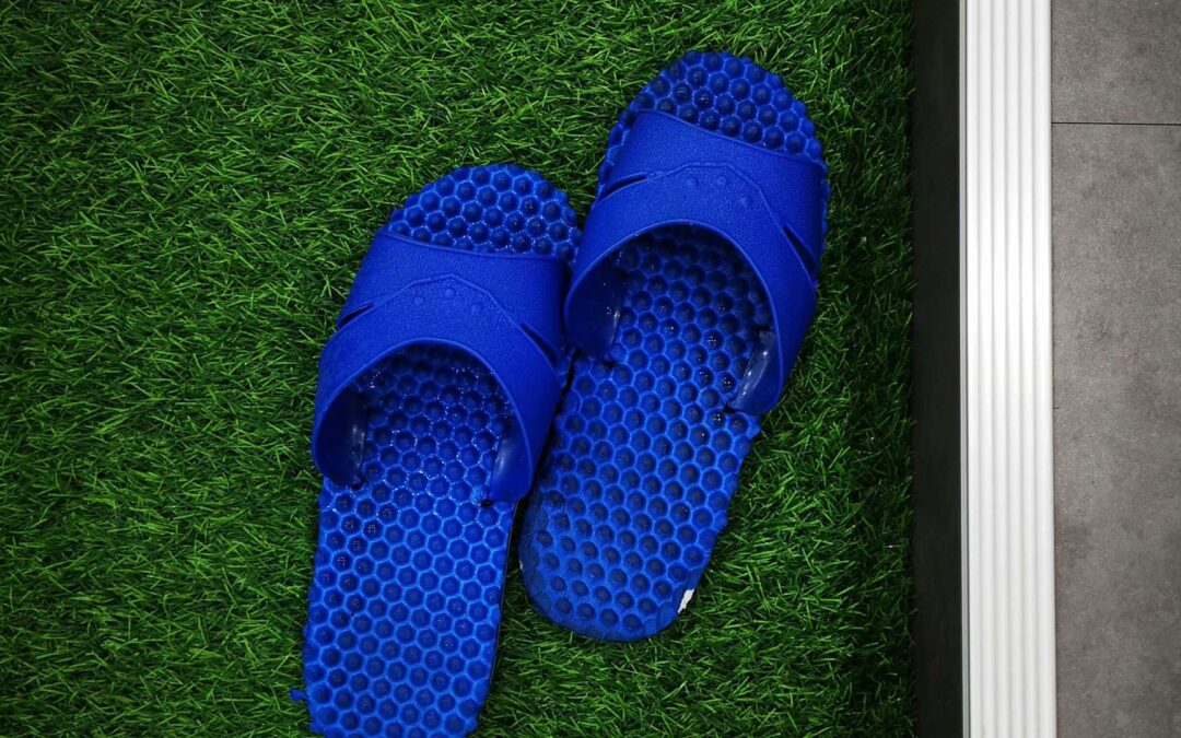 claquette sur gazon artificiel