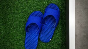 claquette sur gazon artificiel