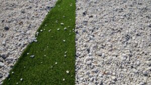 chemin de gazon artificiel