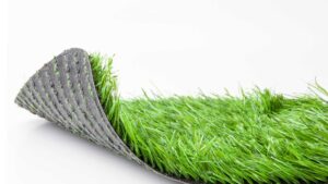 gazon synthétique sur fond blanc
